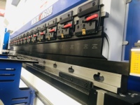 200tT 250T 300 niveau de sécurité de la cuisse 4 + 1 axe plaque de métal hydraulique CNC machine de frein à pression avec DA66T DA69T
