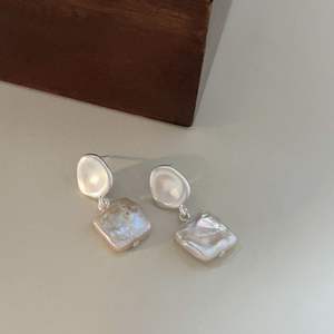 À la mode 925 en argent Sterling baroque texture irrégulière perle d'eau douce boucles d'oreilles-Niche Design élégant bijoux en gros - Product Image 4