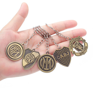 Portachiavi di marca con Logo della squadra di calcio europeo buono Stock <span class=keywords><strong>Souvenir</strong></span> in lega all'ingrosso per gli appassionati di calcio portachiavi in bronzo - Product Image 1