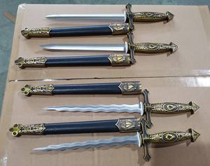 Espada Decorativa Medieval Tallada y Grabada para Cosplay de Películas, Diseño de Escorpión - Product Image 3