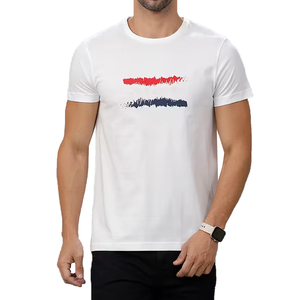 เสื้อยืดคอกลมแขนสั้นสีขาวสำหรับผู้ชาย พิมพ์ลายทาง คอโอ ทรงลำลอง ผ้าคอตตอนเจอร์ซีย์ - Product Image 1