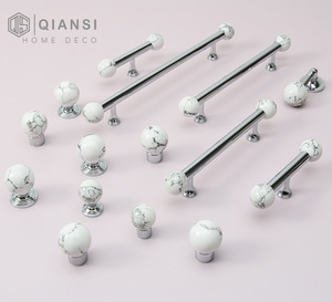 Poignées de meubles chromées armoires sphériques en marbre blanc poignées de <span class=keywords><strong>porte</strong></span> en laiton massif argent monotrou armoire tiroir de cuisine - Product Image 1