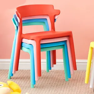 Belles chaises Tiffany empilables écologiques pour enfants/chaises pour enfants chaise Chiavari/chaises en résine plastique pour location de fête pour enfants