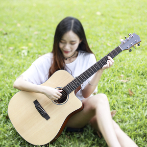 Guitarra Acústica de 6 Cuerdas con Tapa de Abeto, Fondo y Lados de Caoba, Diapasón de Palisandro, Acabado Barnizado, Ideal para Principiantes - Product Image 1