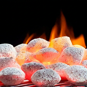 Carbón Vegetal en Briquetas con Forma de Almohada de Cáscara de Coco, Envío Rápido y Empaque Personalizado de Coal King, para Barbacoa y Asados en Restaurantes - Product Image 1