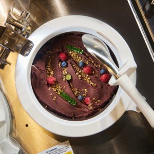 Nouvelle machine à glace de table Gelato 7L pour eau, yaourt, noix, lait, fruits, chocolat, légumes, maïs – Machine automatique à gelato et sorbet - Product Image 5