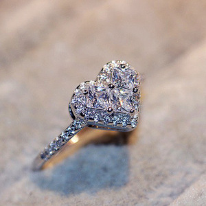 Anello a forma di cuore per donna, elegante e dolce gioiello da dito alla moda - Product Image 3