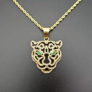 Contoh Gratis Liontin Baja Tahan Karat Perhiasan Lapis Emas Hewan Kepala Singa Berongga Mata Hijau Gaya Punk - Product Image 1