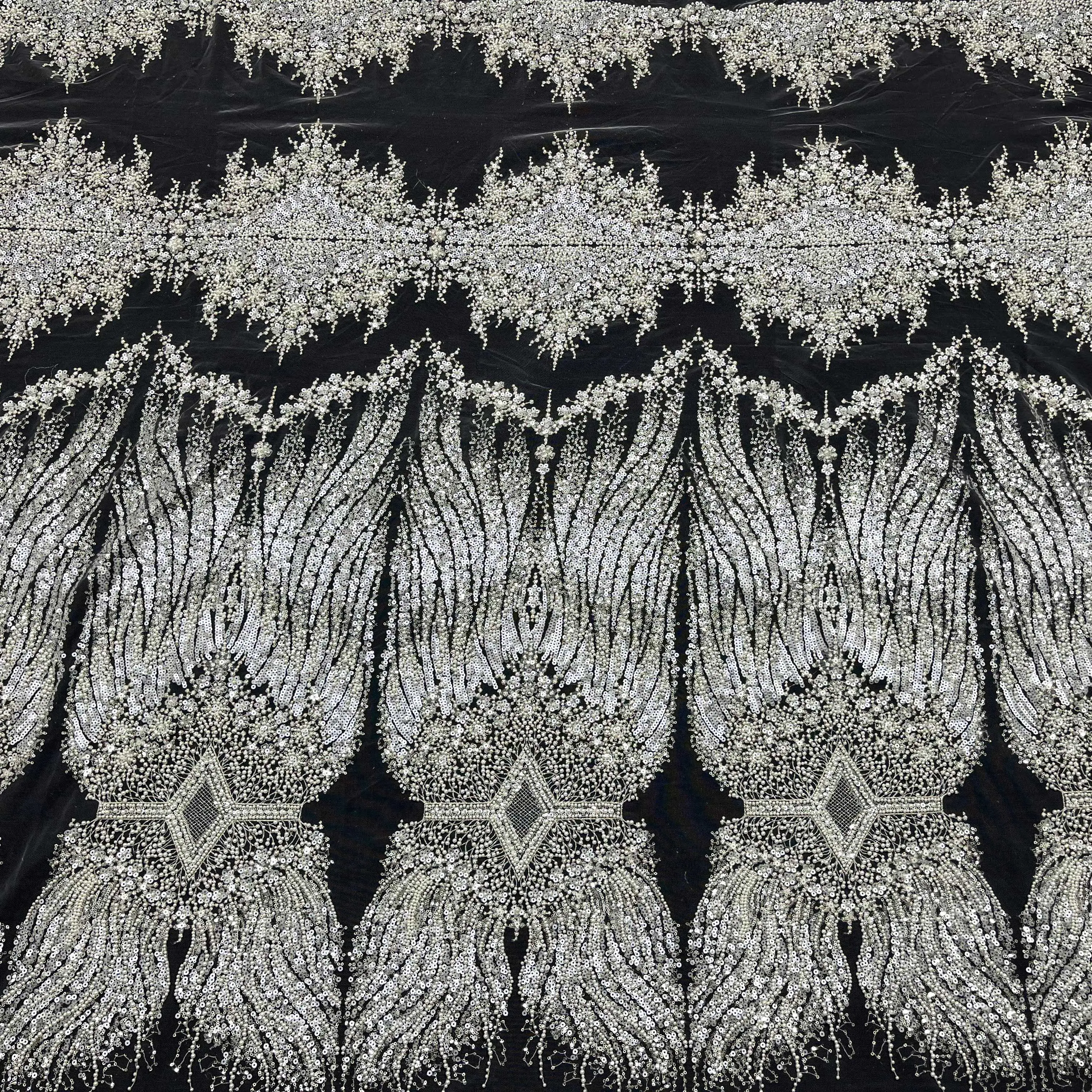 Dentelle de broderie en maille de luxe avec tissu de fleurs