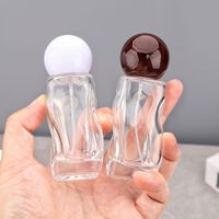 Bouteille de parfum vide en verre de 30ml en forme de vague au design unique, bouteille en verre rechargeable à brume fine pour huile essentielle cosmétique