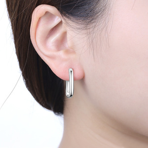 Boucles d'oreilles créoles minimalistes en laiton blanc avec zircone, bijoux simples pour tous les jours pour femmes - Product Image 4