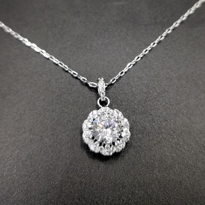 Conjunto de Collar con Colgante de Flor de Loto en Plata de Ley 925, Chapado en Oro con Diamantes, para Boda, Compromiso o Fiesta, con Piedra Principal de Circonia Cúbica - Product Image 1