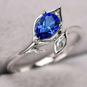 Anello Geometrico con Foglia e Zirconi per Donne, Anello da Dito Alla Moda e Leggero - Product Image 1