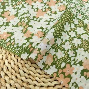 Nouvel arrivage de <span class=keywords><strong>tissu</strong></span> de coton biologique imprimé de petites fleurs vert lisse pour des vêtements de mode durables - Product Image 2