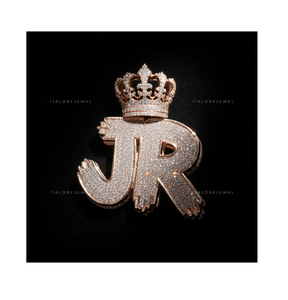Colgante con Letra JR en Plata de Ley 925 Chapada en Oro Blanco con Perla de Agua Dulce y Moissanita, Estilo Hiphop Unisex - Product Image 1