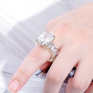 Anel de Zircônia Grande Quadrado de Alta Qualidade Europeu-Americano em Cobre com Revestimento de Ouro <span class=keywords><strong>Real</strong></span>, Anel de Noivado e Casamento Moderno para Mulheres - Product Image 2