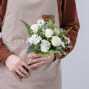 Ramo de Rosas Artificiales CallaFloral Blancas de 12 Pulgadas para Decoración del Hogar y Bodas - Product Image 2