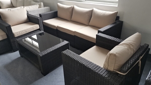 طقم أثاث حدائق خارجي جاهز للشحن مكون من 7 قطع من الراتان الصناعي يشمل أريكة وكراسي - Product Image 5