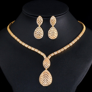 Conjunto de Joyería de Oro de Dubái para <span class=keywords><strong>Mujer</strong></span>, Collar y Pendientes de Latón con Circonitas en Forma de Pera, Accesorios de Joyería para Novia y Boda, Venta al por Mayor - Product Image 4