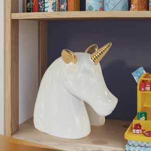 Hucha de unicornio de cerámica adornada con logotipo personalizado para niños, una forma mágica y personalizada de alentar a los jóvenes ahorradores - Product Image 1