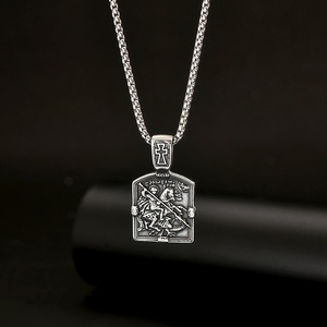 Collar con Colgante <span class=keywords><strong>de</strong></span> Escudo <span class=keywords><strong>de</strong></span> Caballero Retro para Hombre, Cadena <span class=keywords><strong>de</strong></span> <span class=keywords><strong>Acero</strong></span> Inoxidable Sólido, Accesorio Masculino Clásico para Uso Diario, Venta al Por Mayor - Product Image 2