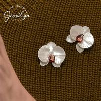 Bros Kecil Bunga Phalaenopsis Lapis Logam Gaya Cina Baru untuk Wanita, Model Bros Korsase untuk Kostum Tradisional dan Sweater