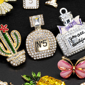 ポップクリエイティブデザイン甘い多色高級装飾クロッグ部品3D金属アクリルゴールドペンダント工芸品クリスタルパール靴チャームピン - Product Image 6