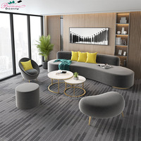 Canapé de salon de beauté de style nordique moderne en cuir véritable et velours, avec table, pour une ambiance décontractée et de détente