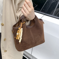 Sac à main rétro Colefa fabriqué en Chine avec accessoires, ambiance coréenne automne-hiver, sac seau en daim, sac à main à porter à l'épaule