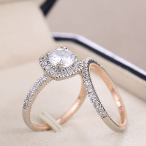 Anello Bicolore con Cristalli Pavé per Donne, Elegante Accessorio Moda per Uso Quotidiano e Feste - Product Image 4