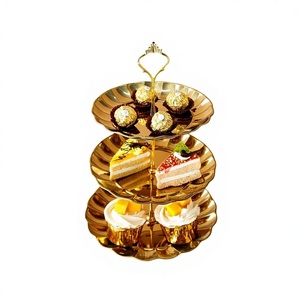 Support à gâteau doré à 3 niveaux avec plateaux et assiettes en forme de fleur, réutilisable, en métal, décoration de dessert de luxe, pour mariage - Product Image 1