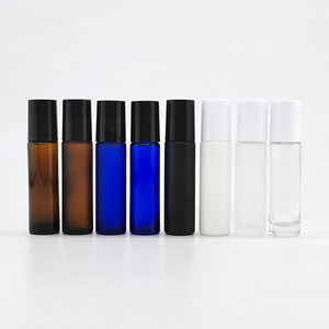 Flacons roll-on à faible MOQ, 10 ml, en verre noir, ambré, bleu ou transparent, avec bille roulante en acier inoxydable et couvercle en plastique - Product Image 1