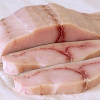 Filet de poisson épée désossé, surgelé IQF, coupé en blocs, portion de viande de poisson, emballage premium, fraîcheur garantie 12 mois, origine SG