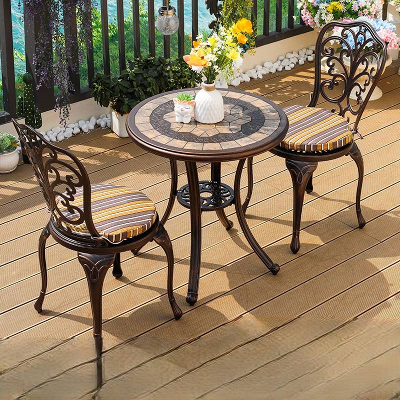 เก้าอี้ไม่มีพนักแขนรุ่น Butterfly 2 ตัว + โต๊ะกลมแกะสลักขนาด 60 ซม.