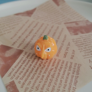Abalorios de resina planos de 25 mm con diseño de calabaza de Halloween para accesorios de joyería para el cabello DIY, cabujones planos y decoración para fundas de teléfono - Product Image 3