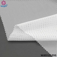 Échantillons gratuits d'inventaire Polyester Spandex Power Mesh Tulle Tissu en tricot tissé Voile de satin pour vêtements de loisirs Robe uniforme