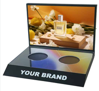 Support d'affichage de parfum en acrylique personnalisé YIJIAO, étagère à parfum LED pour vitrine de magasin de détail