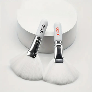 แปรงแต่งหน้าขน<span class=keywords><strong>สั้น</strong></span>ด้ามจับสั้น ขนแปรงหนานุ่มพิเศษ สำหรับทำความสะอาดใบหน้า ขนแปรงวีแกน ไม่ทำจากขนสัตว์ พร้อมโลโก้สั่งทำได้ - Product Image 2