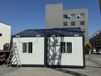 Nouvelle conception de maison conteneur préfabriquée, maison modulaire de 20 pieds avec panneau solaire pour hôtel extérieur ou appartement