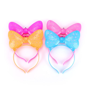 Diadema Luminosa con Lazo Brillante, Pinza para el Cabello Intermitente para Festivales, Jóvenes de 15 a 35 Años, Material Plástico, Diseño de Lazo Proyectado - Product Image 4