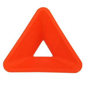 Conos de Entrenamiento Deportivos Apilables Amarillos para Fútbol, Discos Triangulares Negros Pequeños para Entrenamiento de Velocidad y Agilidad - Product Image 2