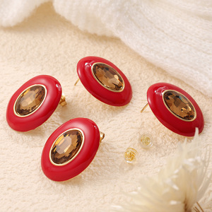 Boucles d'oreilles ovales rouges avec incrustation de cristaux dorés pour bijoux de fête et de mode - Product Image 1