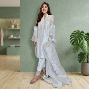 Conjunto Elegante de Camisa Blanca Satinada con Cuello en V y Manga Larga, Dupatta y Pantalones, Ecológico - Product Image 2