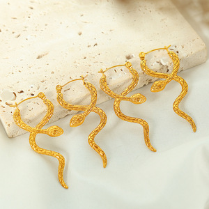 Pendientes de aro con forma de serpiente, chapados en oro de 18 quilates, de acero de titanio, pendientes colgantes de moda para mujer, diseño geométrico con forma de animal EH94 - Product Image 2