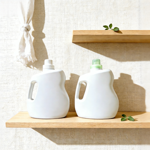 Bouteille en plastique HDPE personnalisée de 2 L pour détergent et blanchiment, avec poignée de transport et <span class=keywords><strong>bec</strong></span> verseur - Product Image 4