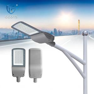 Lámpara de Calle LED de Alta Luminosidad con Carcasa Impermeable IP65 de Aluminio Fundido a Presión, Ángulo Ajustable de 30-150W - Product Image 1