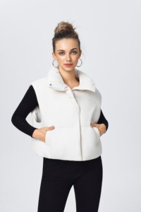 Gilet élégant en duvet avec col montant, couleur unie, toucher confortable et coupe ajustée. - Product Image 5