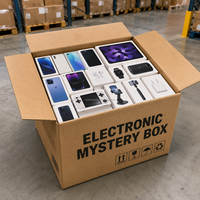 Boîte mystère avec montres, téléphone portable, tablette, souris de jeu, casque Bluetooth, tracker d'activité, projecteur pour la revente en e-commerce