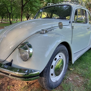 Voiture d'occasion classique Beetle, véhicule compact vintage 2 portes, couleur crème, pour collection et exposition - Product Image 3