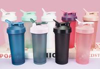 Bouteille de sport portable en plastique avec logo personnalisé pour la gym en extérieur, shaker à protéines avec boule mélangeuse en fil métallique